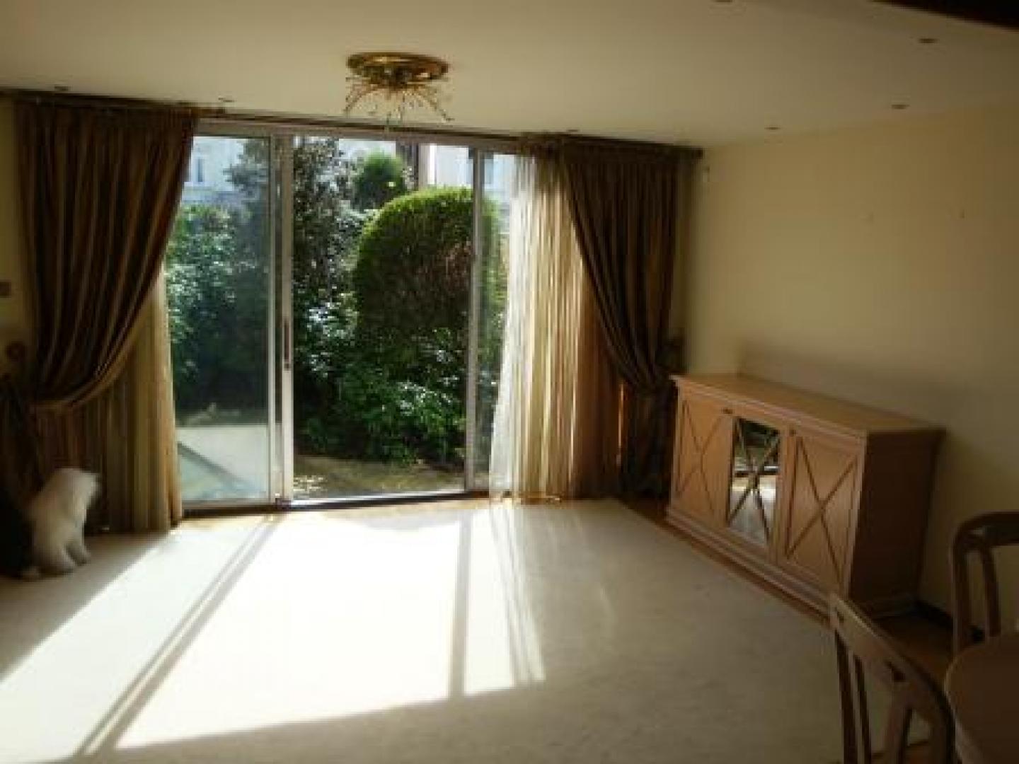 			NEW INSTRUCTION, 5 Bedroom, 1 bath, 1 reception House			 Abbey Road, WEST/SOUTH HAMPSTEAD